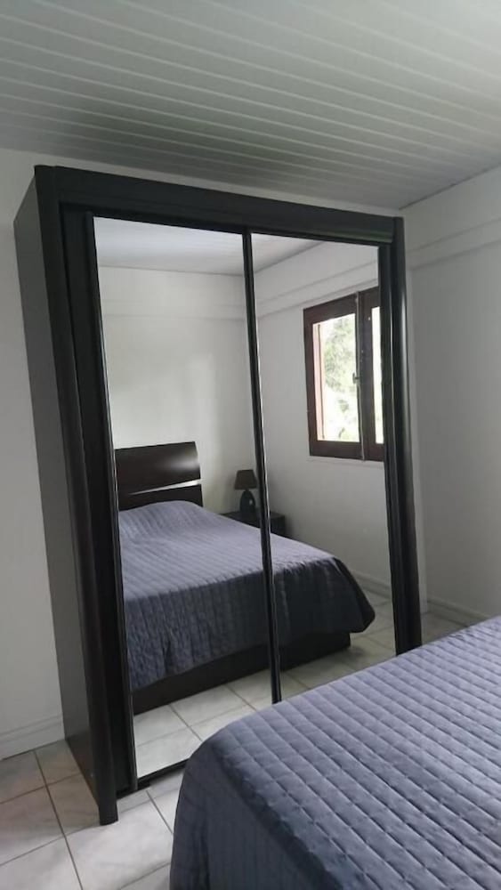 Au Petit Canal Fleuri