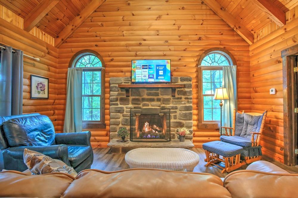 Cricket Hill Lodge & Cabins