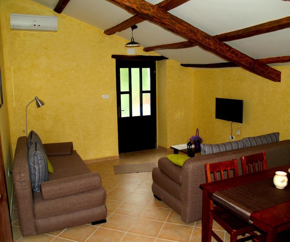 Holiday House Kapitani