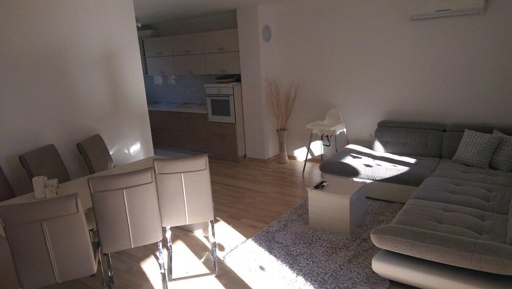 Apartment Hennion / Two Bedrooms A3 Liam