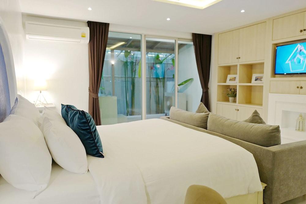 Costa Village Jacuzzi Bangsaray