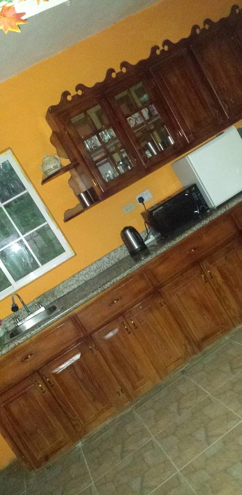 Bamboo - Sleeps 6 - Garden - Parking