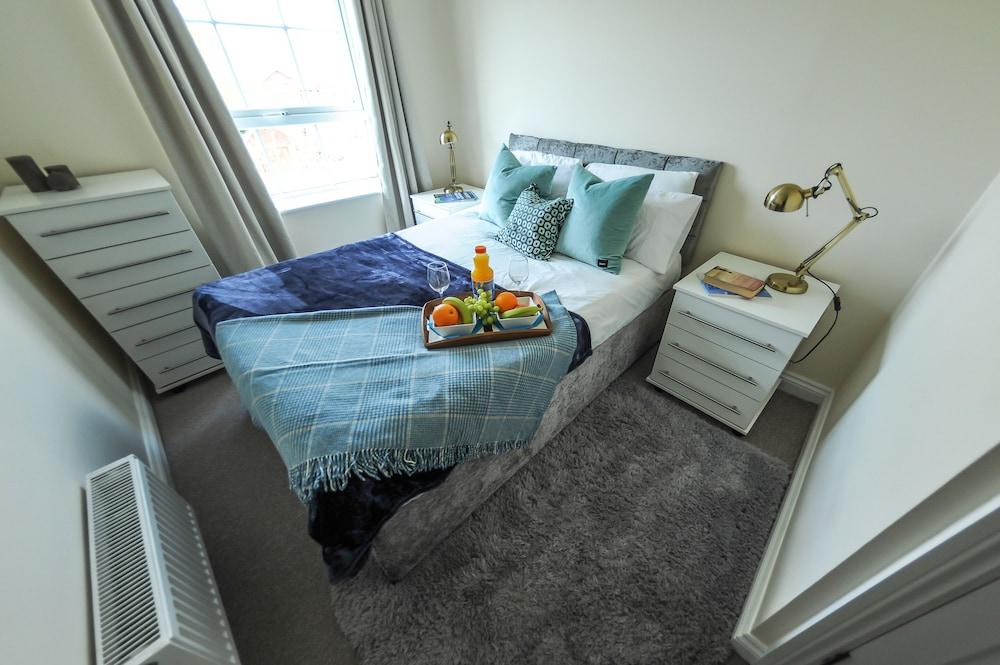 Select Serviced Accommodation - Hunters Wharf