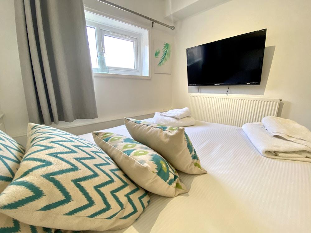 Kennedy House - Beachfront