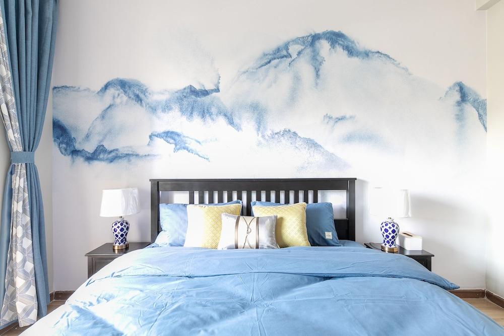 Xi'an City Center View Apartment