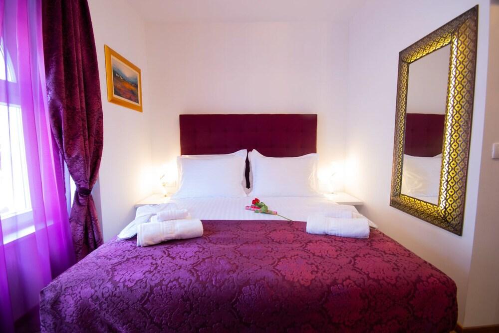 Center Luxury Rooms 2