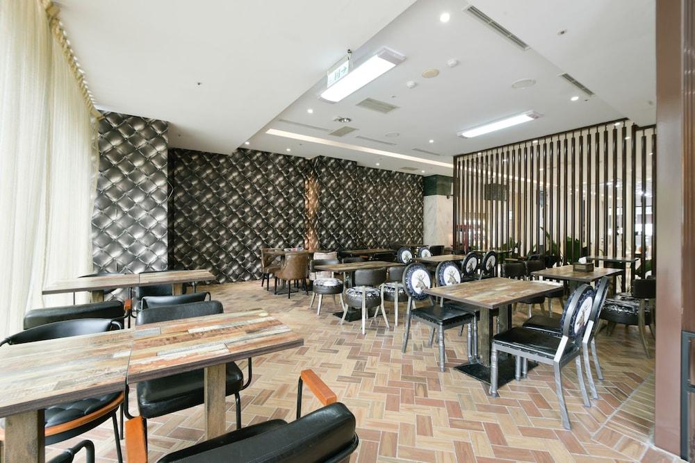 Champs Elysees Hotel