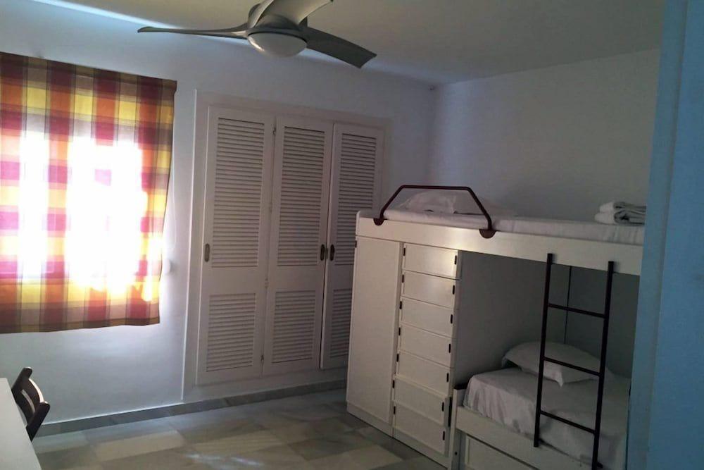 APARTAMENTOS PUERTO MARINA DEL ESTE