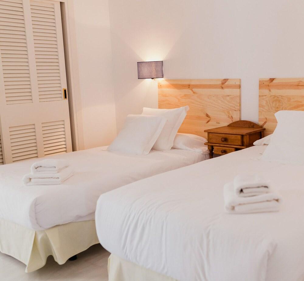 APARTAMENTOS PUERTO MARINA DEL ESTE