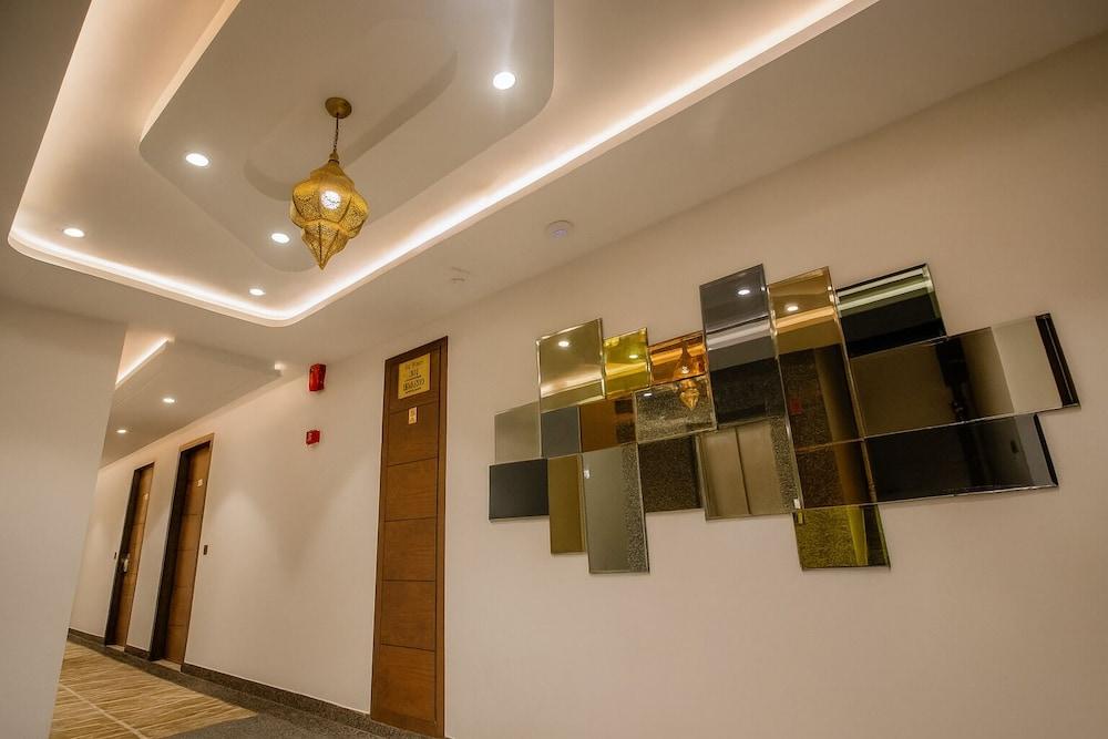 HOTEL TEN SQUARE - 5 Minutes from The Taj Mahal