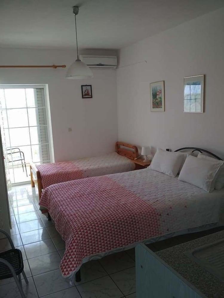 Paschalia Sea View Studios