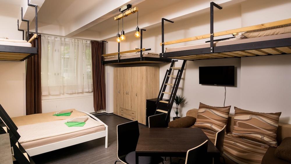 Flying Bed Apartment close to Castle