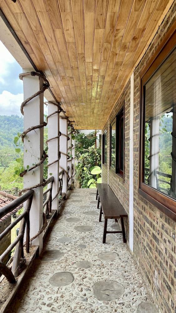 Ba Be Lakeside Bungalow