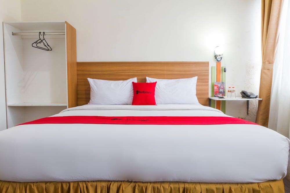 RedDoorz Plus @ Surapati 2