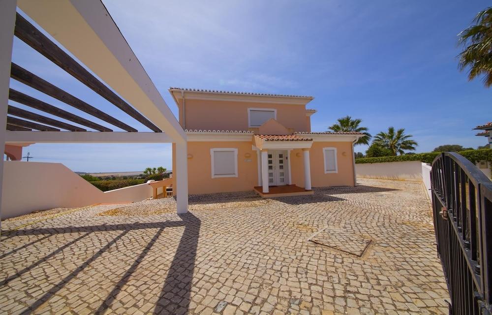 D08 - Bay View Villa in Vale da Lama
