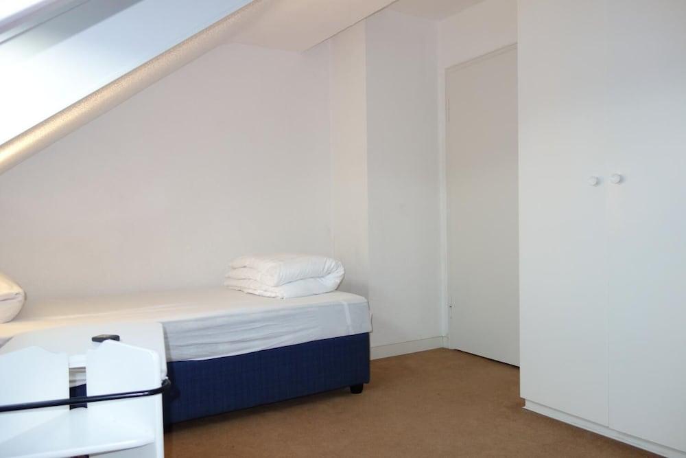 Tolstov-Hotels Generous 3 Room Apartment