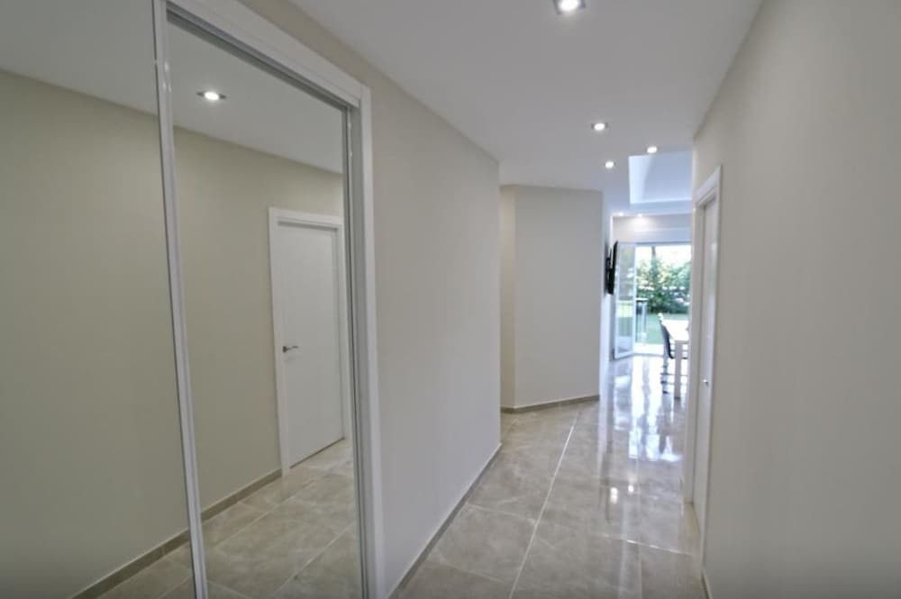 Beachfront Urb. Luxury Apartment 1