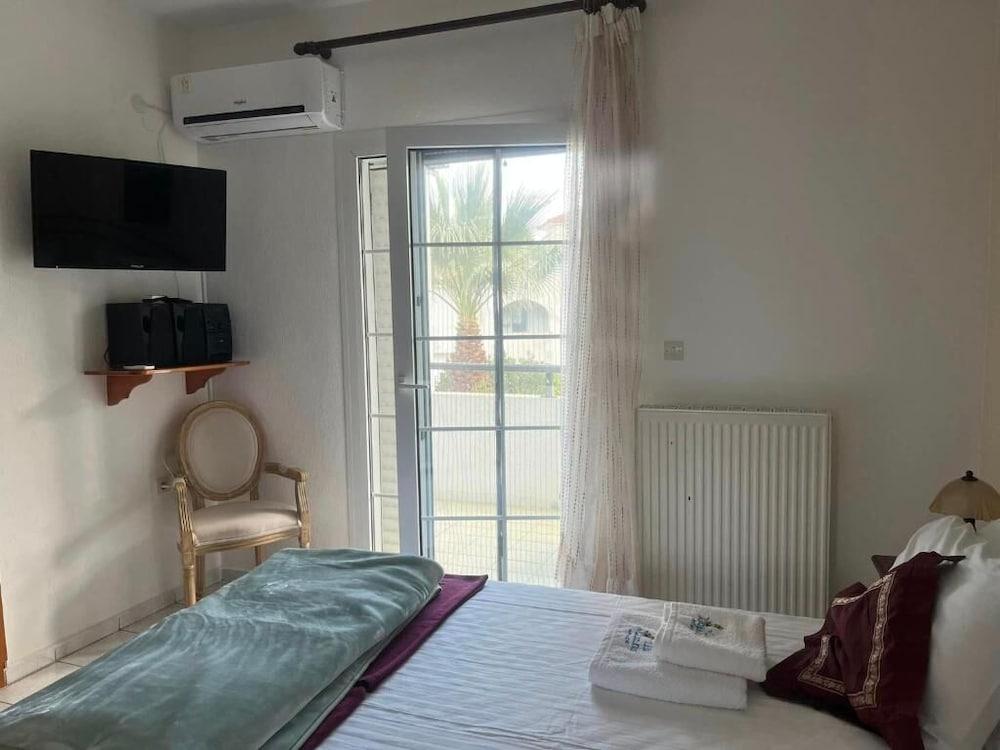 Villa Askamnia and Suites