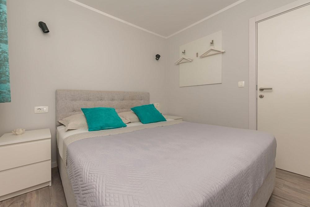 Apartments Adriatic Blue With Pool