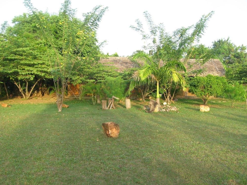 Lotus Chalets Eco Hotel