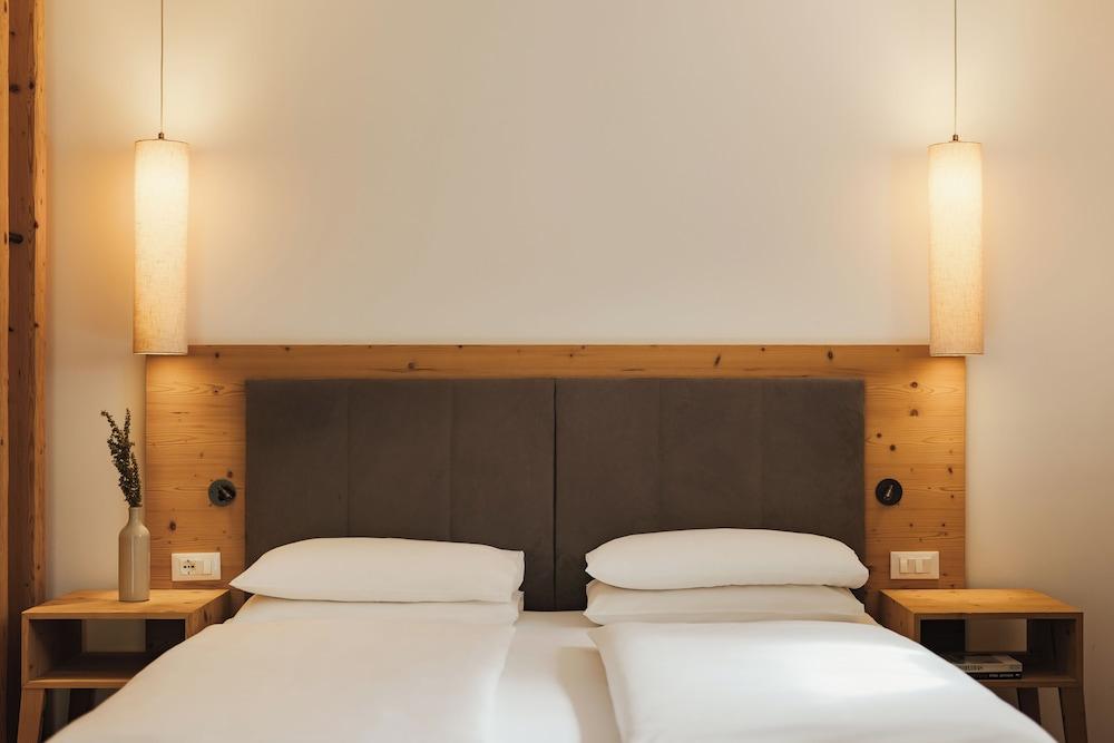 Waldrast - Forestside Living