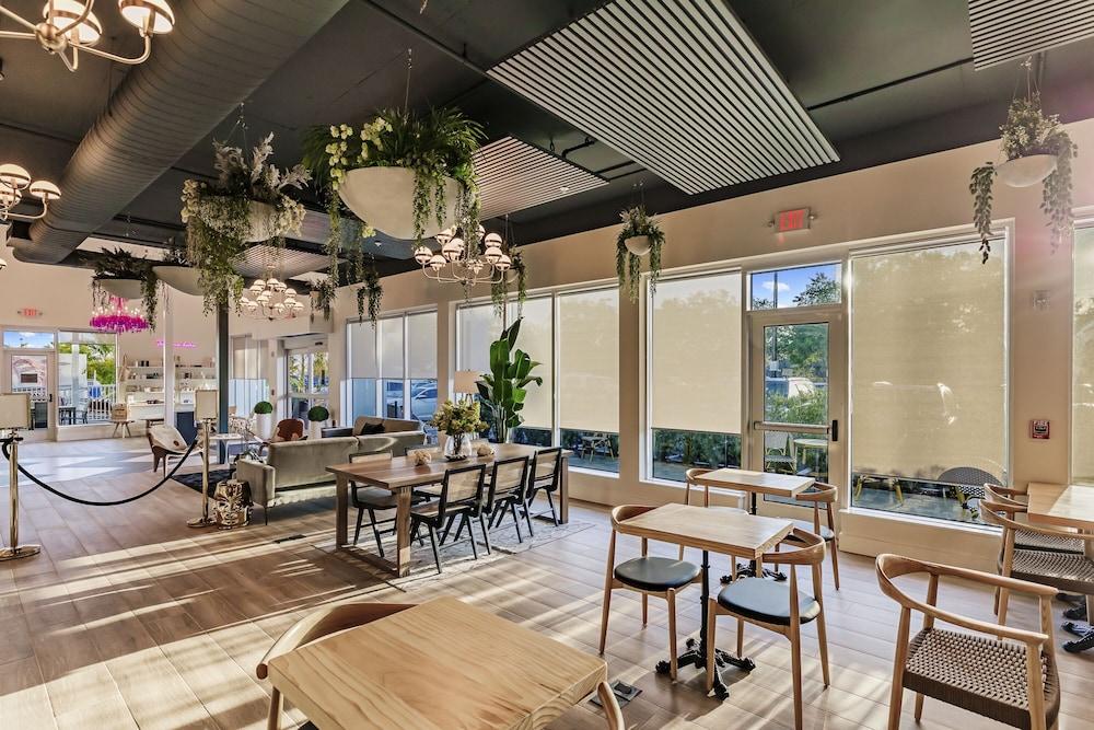 Kompose Boutique Hotel