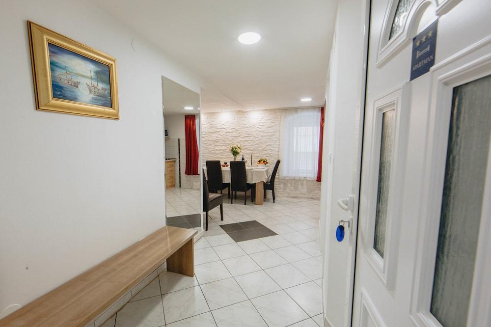 Apartment and Room Old Town