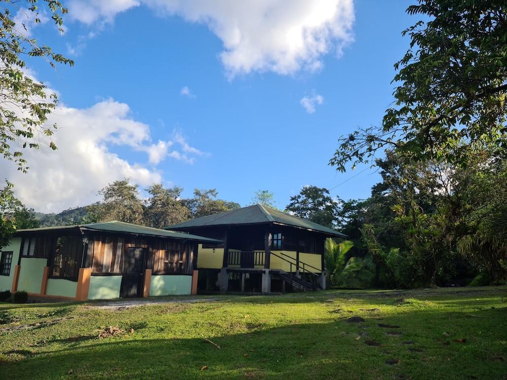 Los Gallitos Eco Lodge