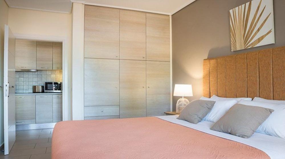 Meliti Waterfront Suites