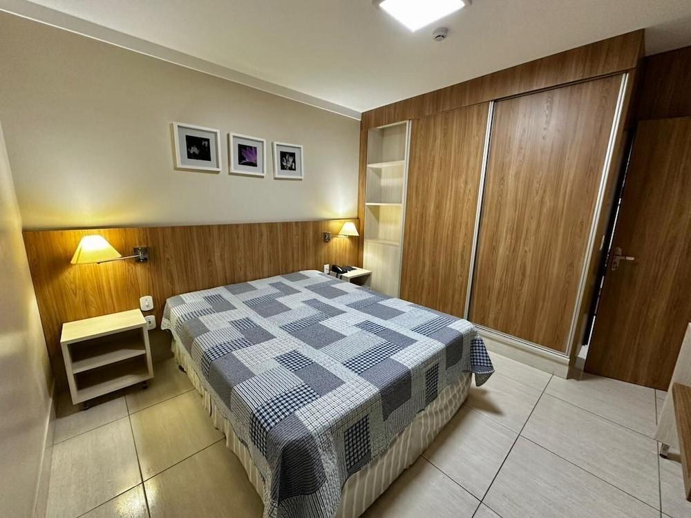 Di Roma Piazza Via Caldas