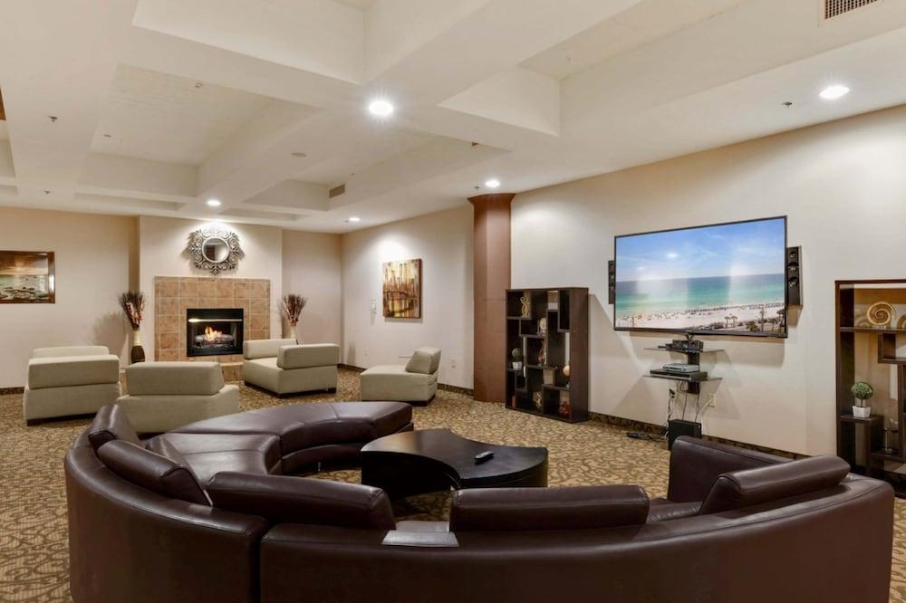 Bluebird Suites at the Warehouse District