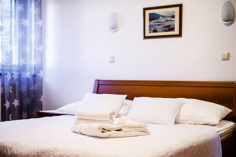 Apartment and Rooms Ana