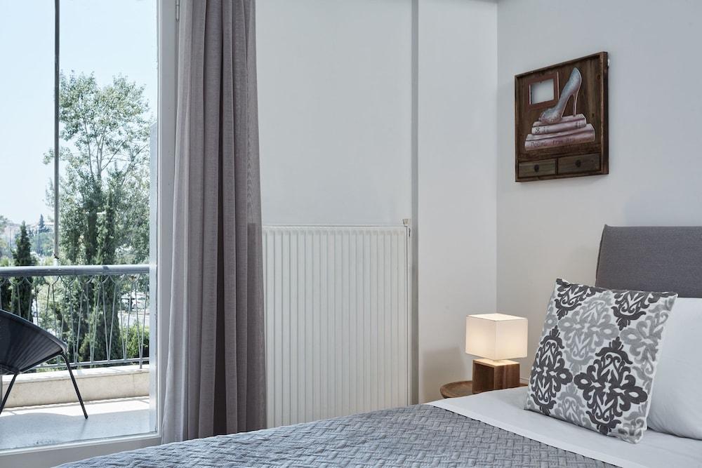 Chic One Bd Apartment with Hilton View