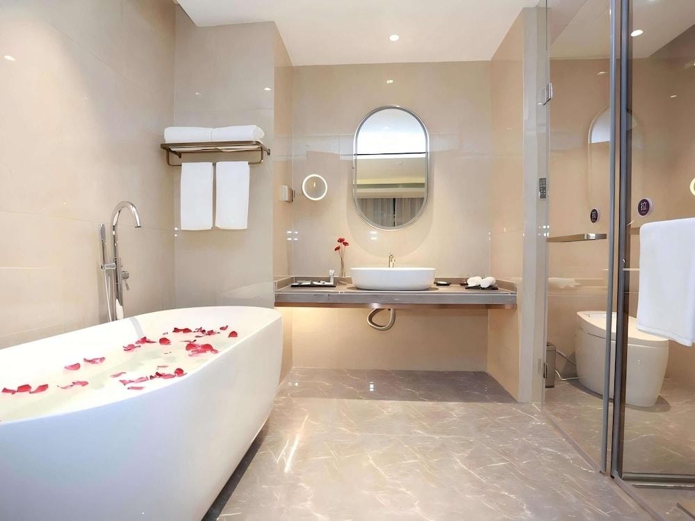 Mercure Wuhan Yangluo