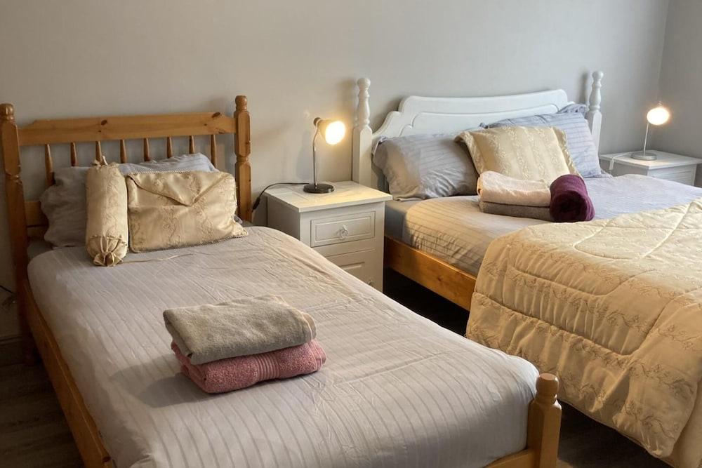 Home From Home, Tralee. Ideal Location