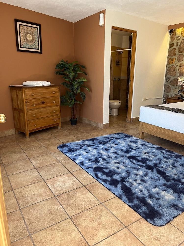 Hotel Jardin Cantador