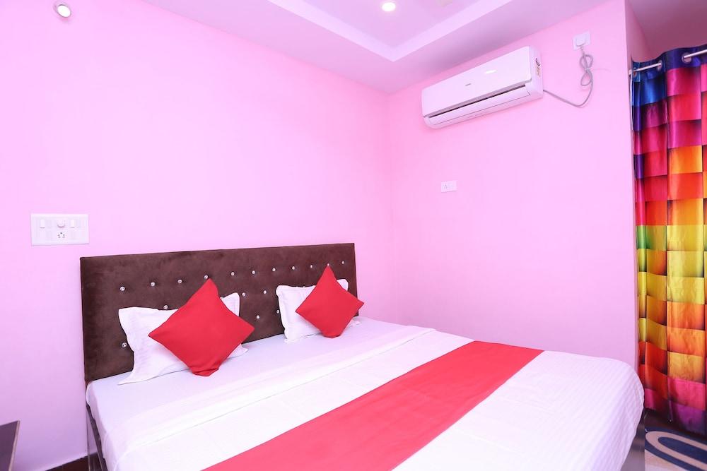 OYO 36667 Hotel Manoj