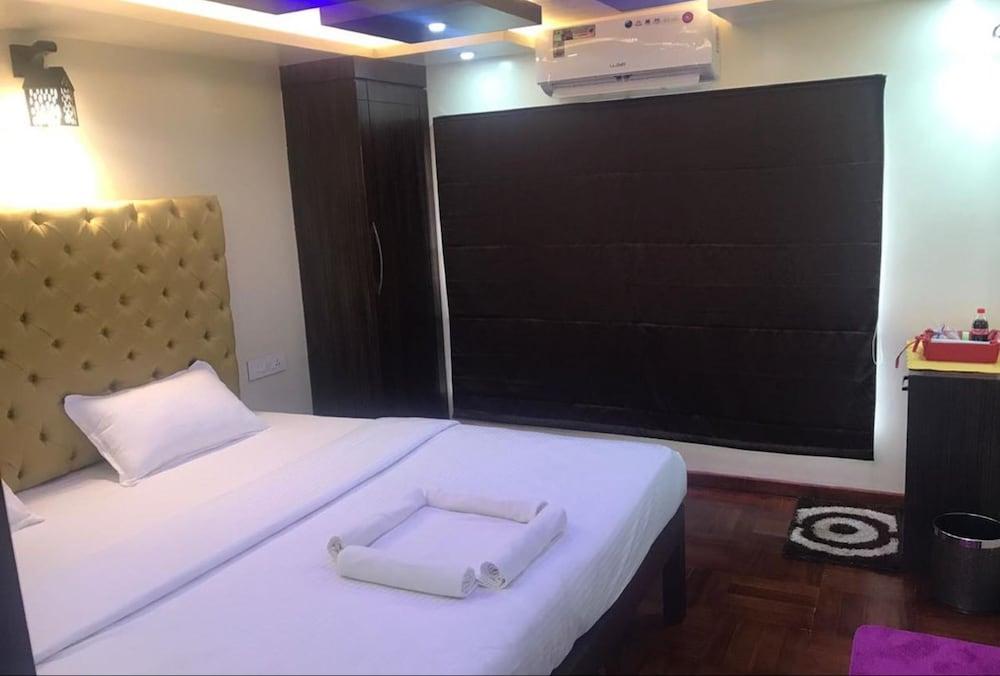 Indiavacationz Houseboat