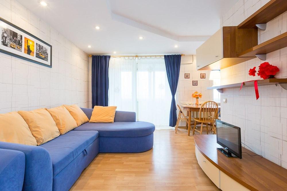 Dobriye Sutki - Krasnogvardeiskiy 15a