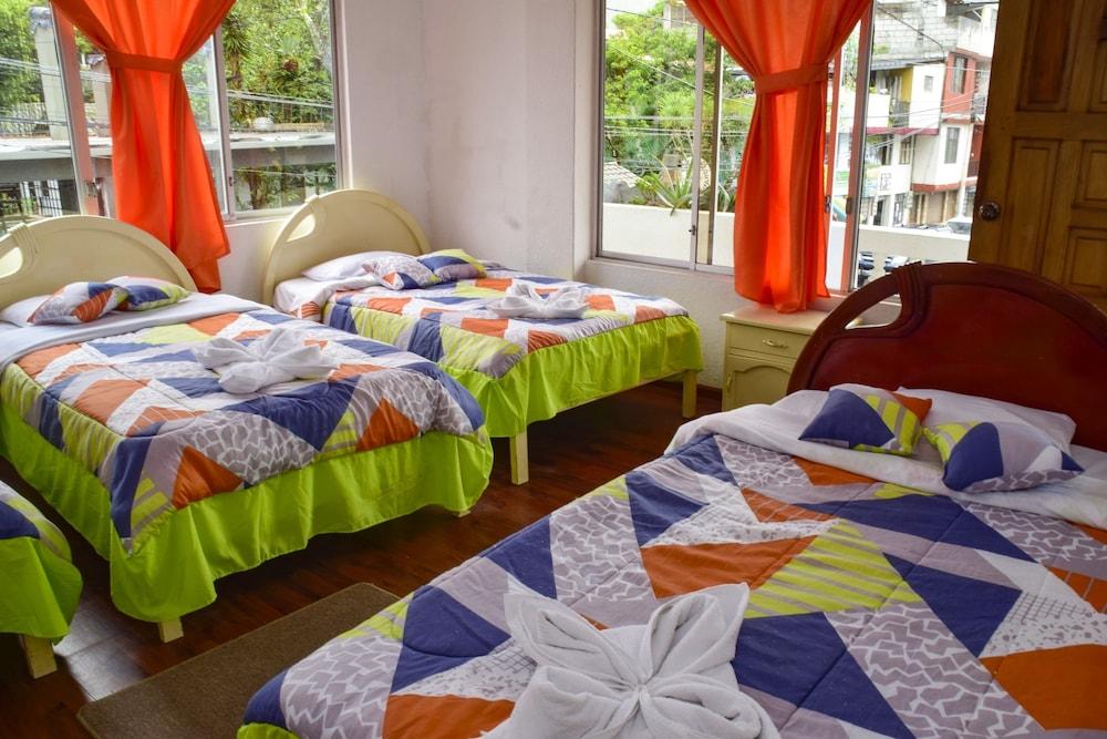 Hostal Santa Cruz Backpackers
