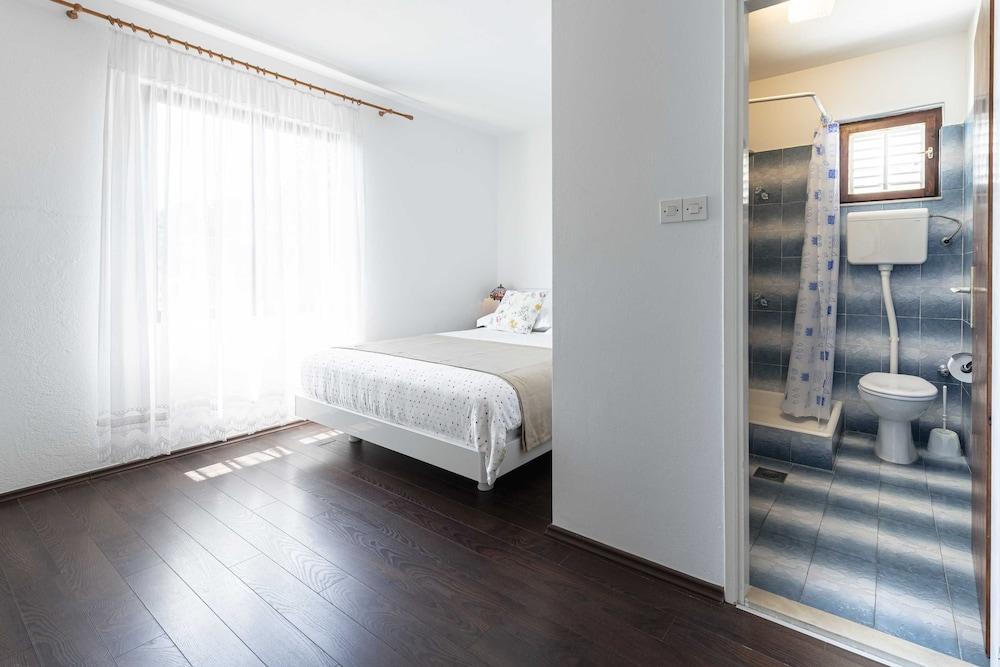 Guest House Rooms Rose