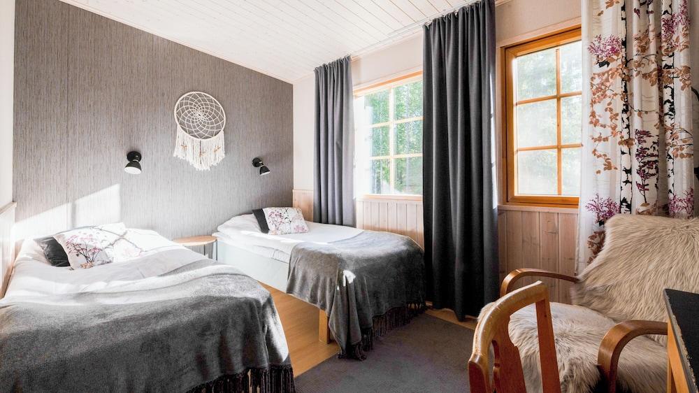 Isokenkäisten Klubi, Wilderness lodge