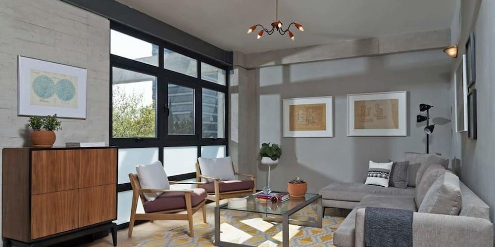 Perfect Modernation Apartment by Mr.W