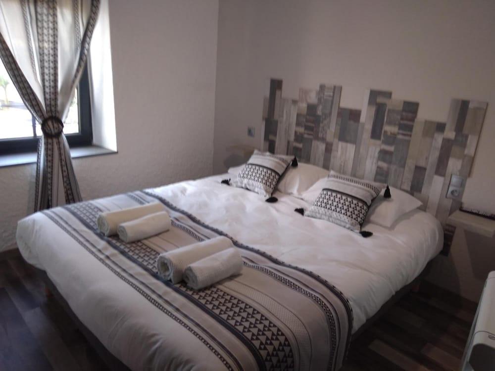 Hôtel Restaurant LES VOYAGEURS