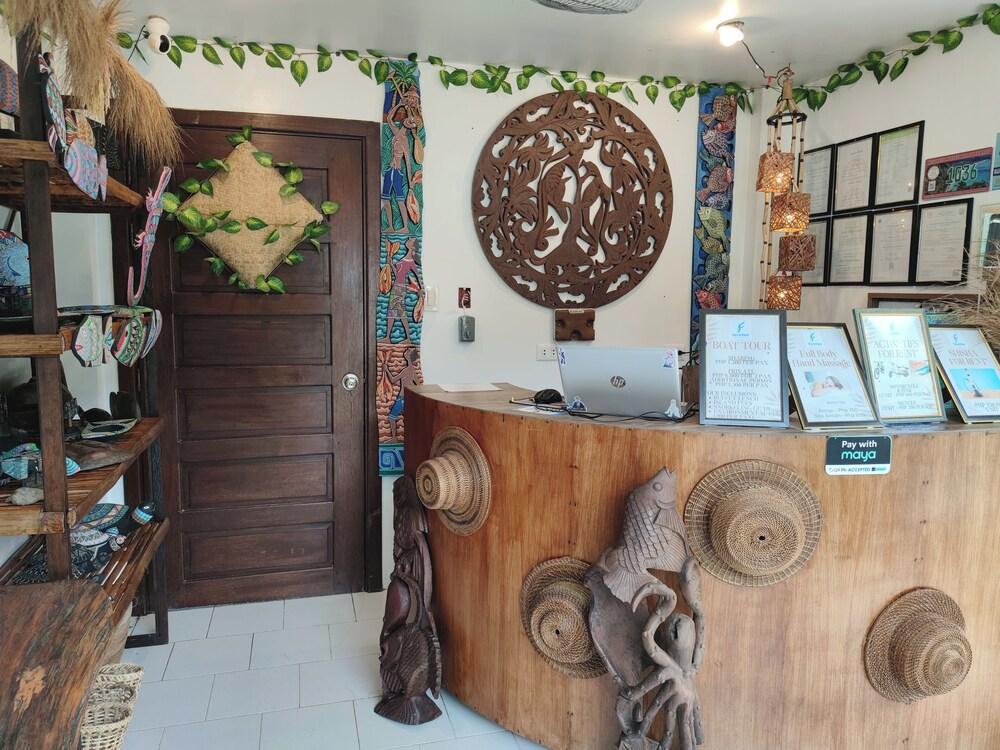 Ferellee Beachfront Inn