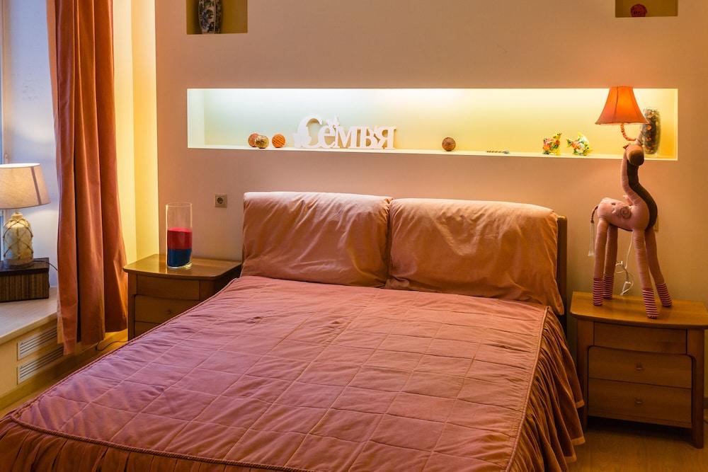 Apartment on B Gnezdnikovskiy 10