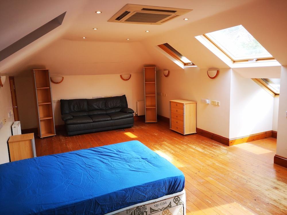 Exchequer Grange - Hostel