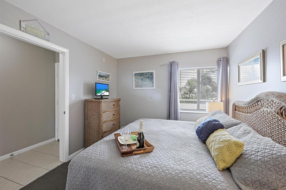 Idyllic Inland Condo With Pool and Beach Access