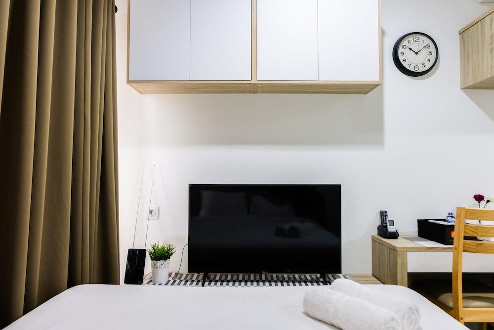 Elegant Studio Apartment at Springwood Residence