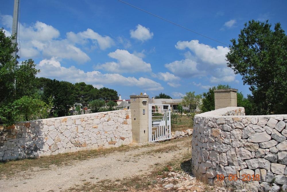 House With 3 Bedrooms in Locorotondo, With Enclosed Garden and Wifi Near the Beach